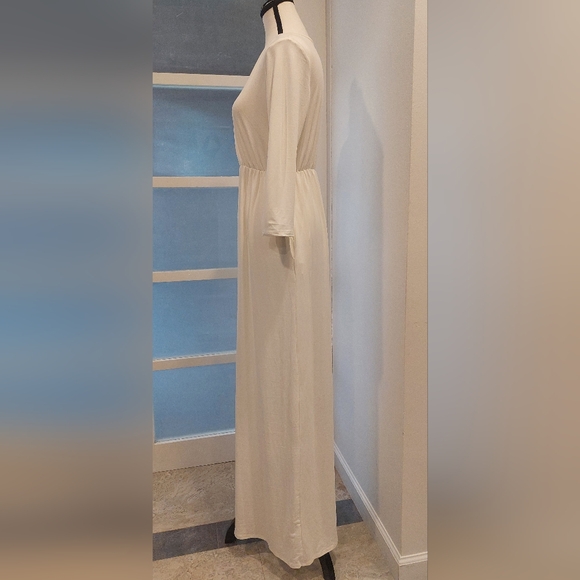 ILIA Elegant White Long Sleeve Dress - Picture 3 of 7